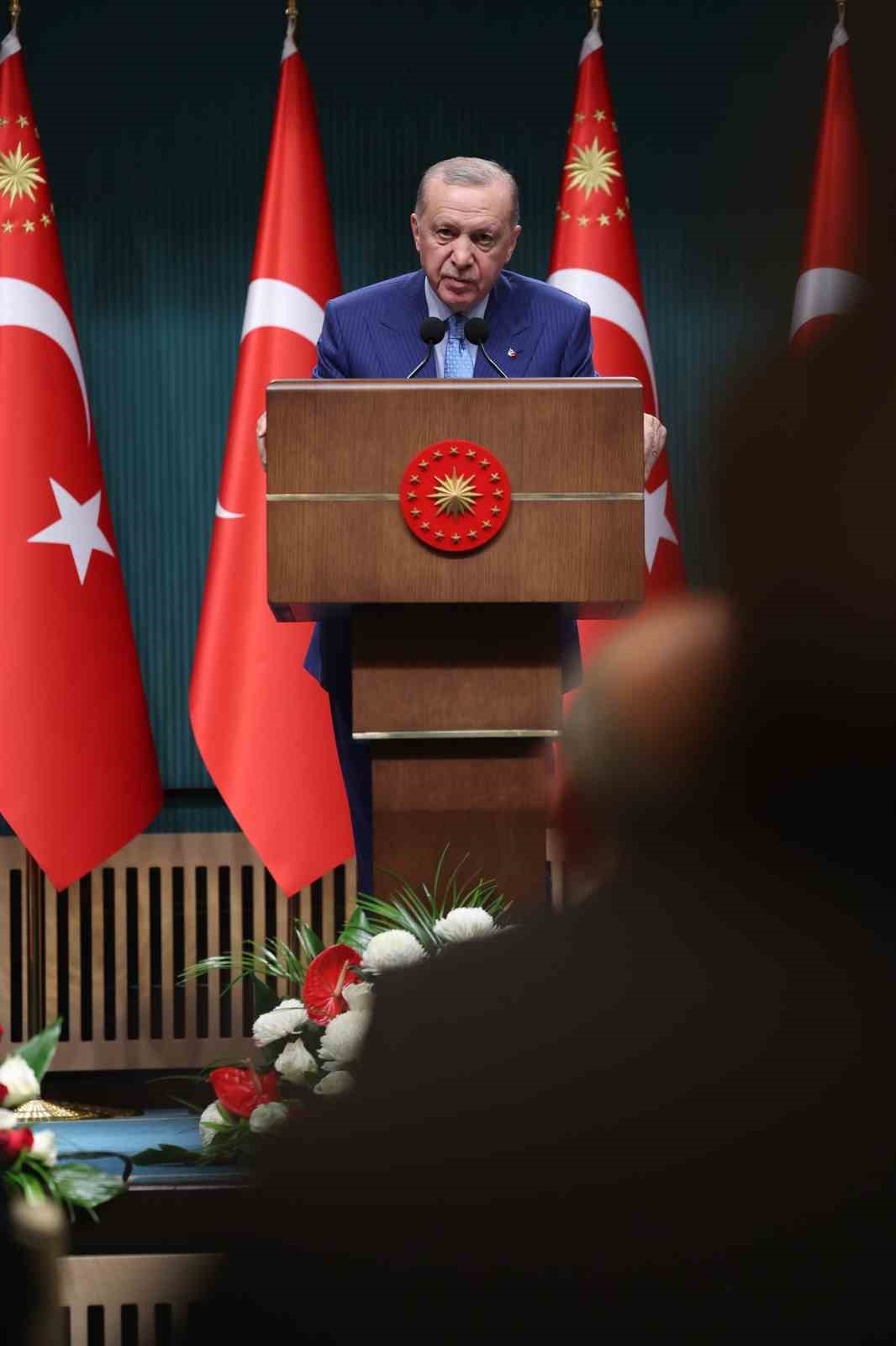 Cumhurbaşkanı Erdoğan: "Muhalefetin iş bilmezliğine bakıp asla umutsuzluğa kapılmayın, liyakatli kadrolar Türkiye’de iş başındadır"