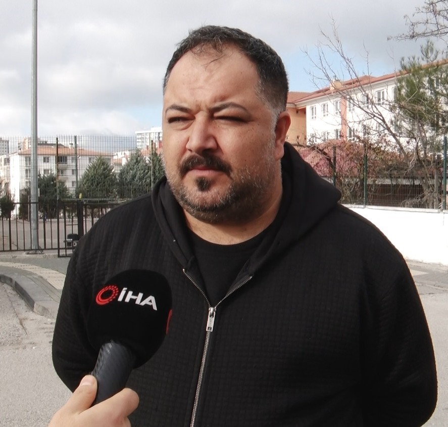 Kız öğrencilerine cinsel organının fotoğrafını gönderen tacizci öğretmen tutuklandı