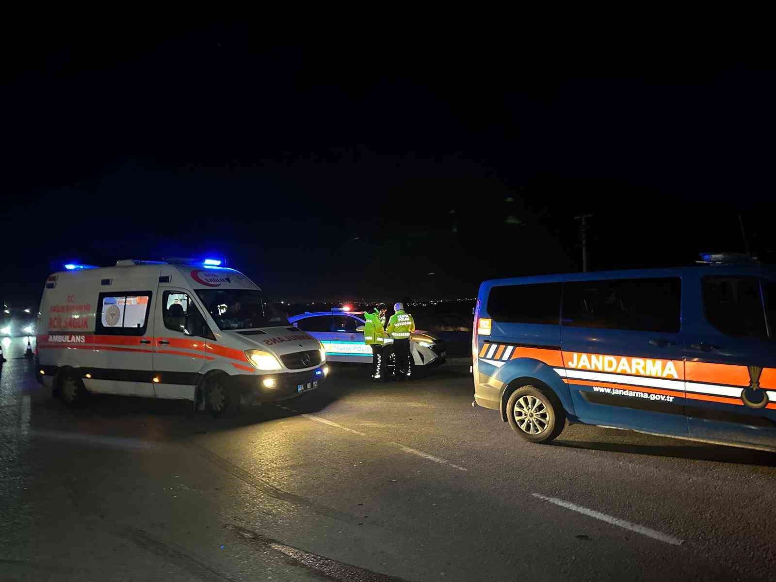 Uşak’ta otomobil ile hafif ticari araç çapıştı: 6 yaralı