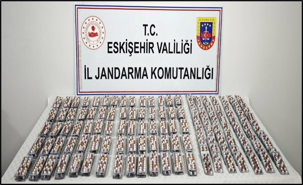 Jandarma tarlada 5 bin 488 adet sentetik hap ele geçirdi
