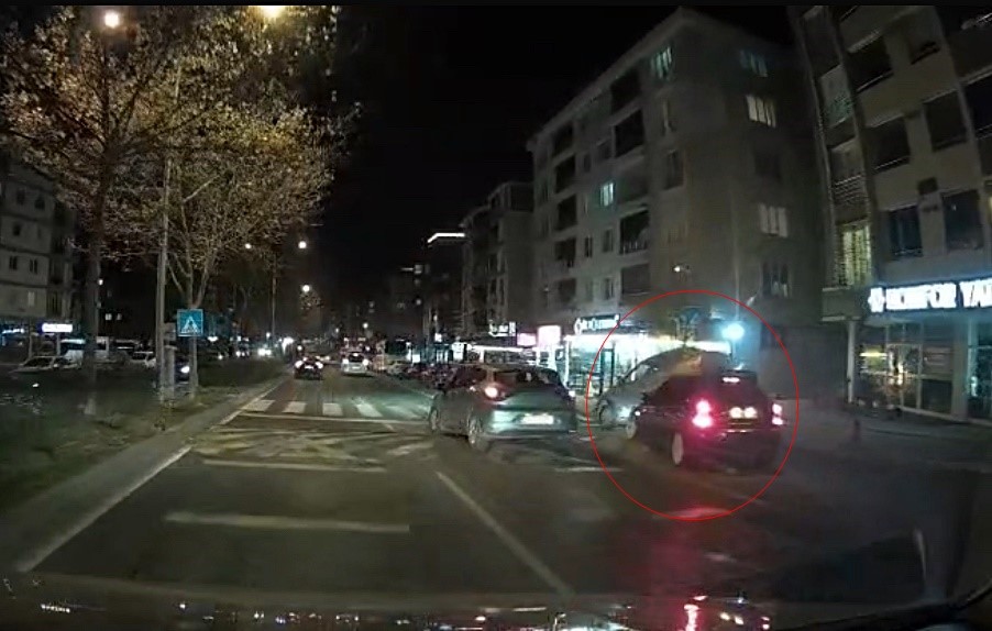 Tekirdağ’da kaza anı araç kamerasında: Park halindeki otomobili biçti
