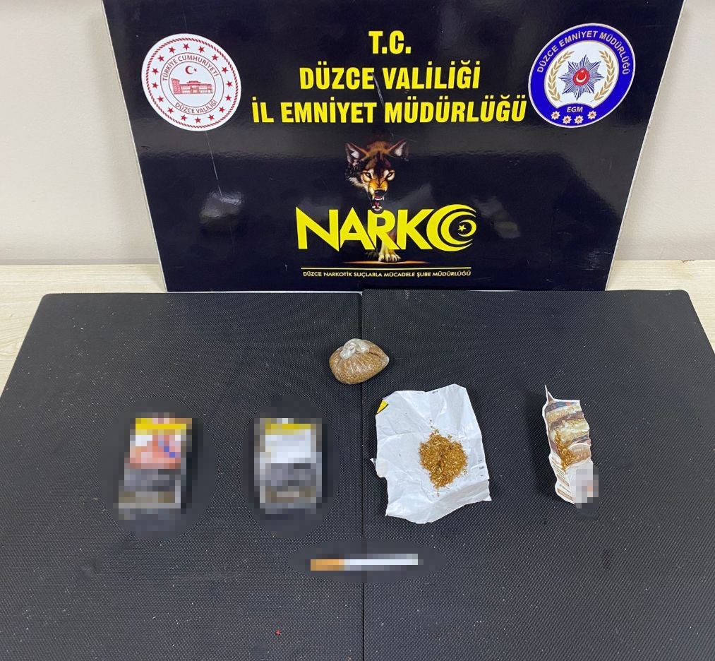 (Düzeltme) Uyuşturucu taciri köydeki evinde suçüstü yakalandı