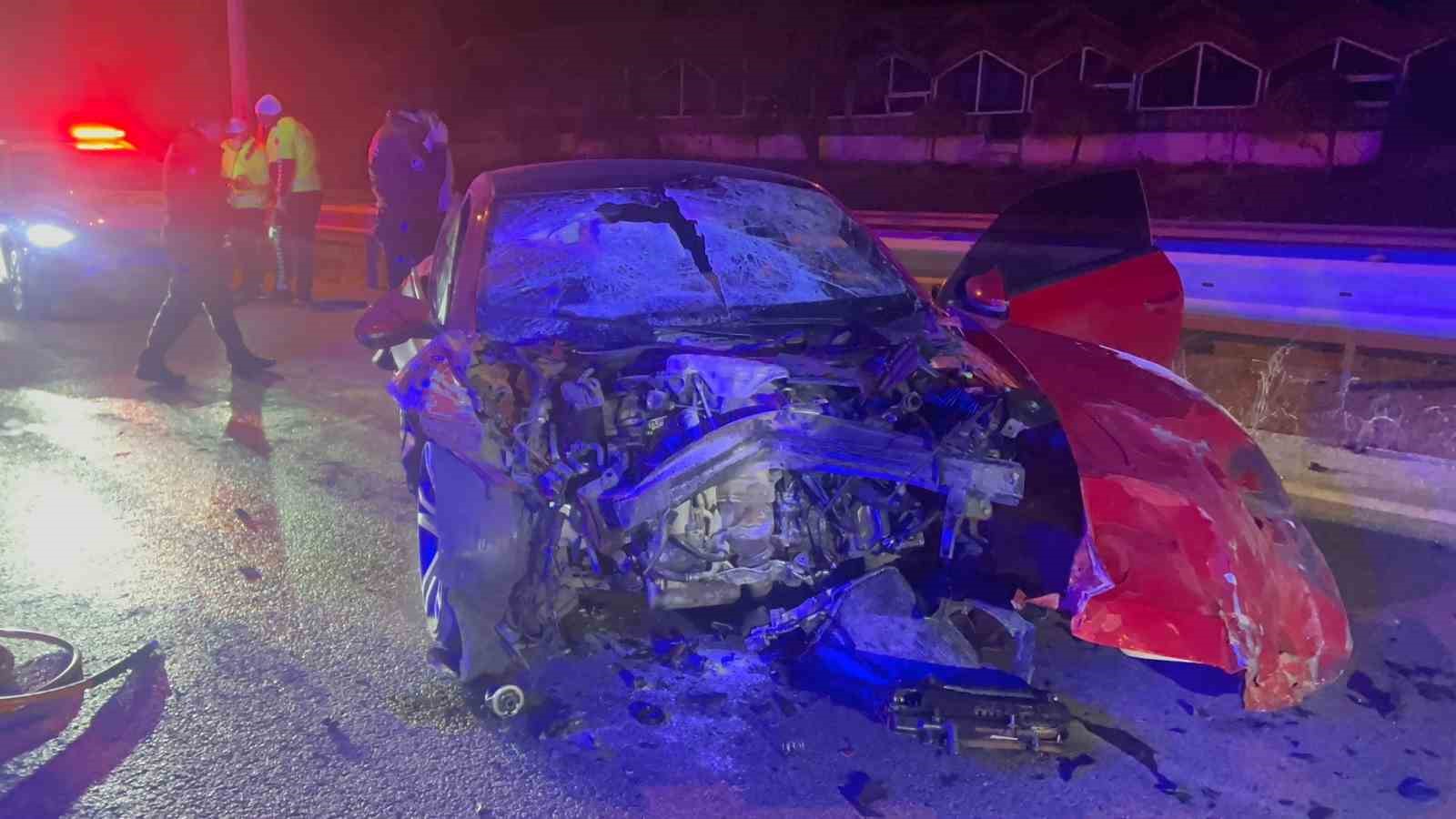 Çorum’da otomobil tıra çarptı: 1 ölü