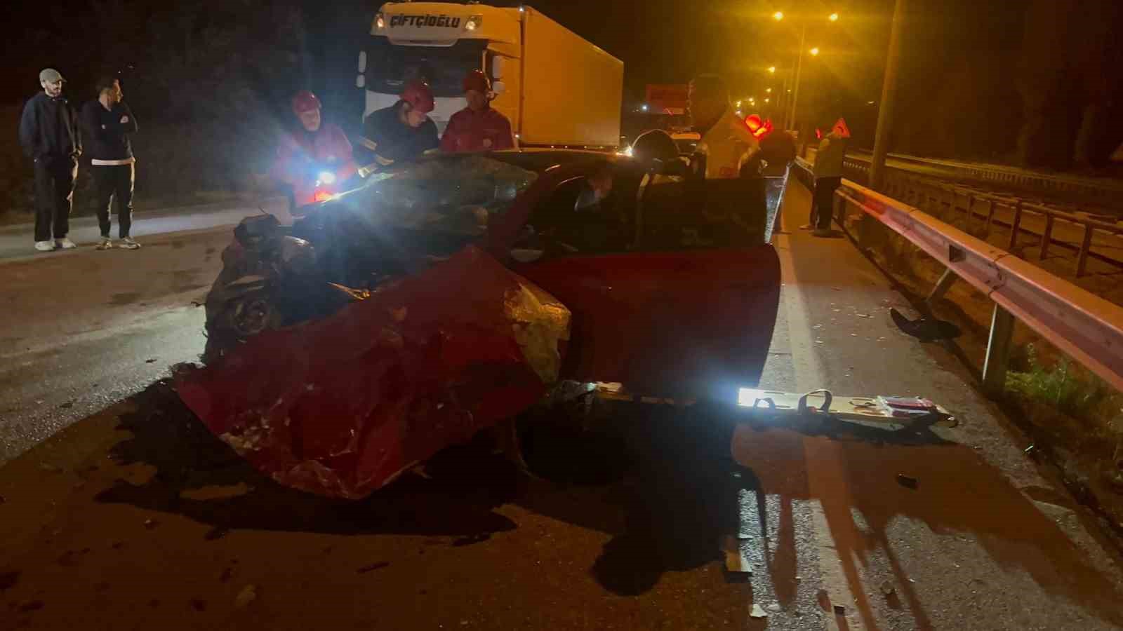 &Ccedil;orum&rsquo;da otomobil tıra &ccedil;arptı: 1 &ouml;l&uuml;
