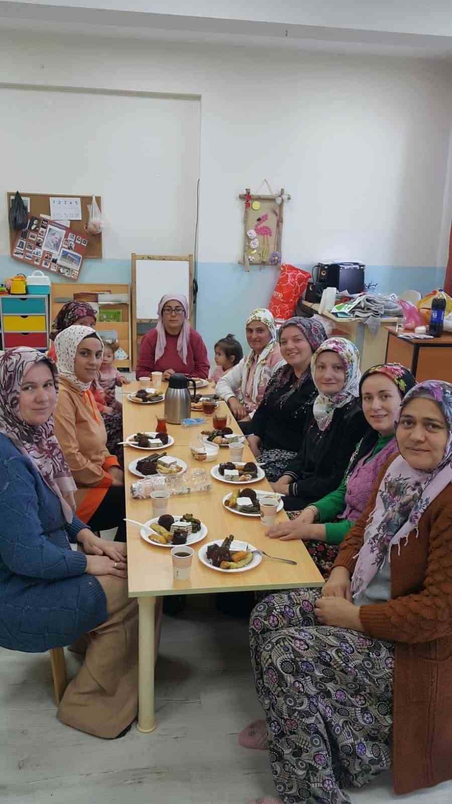 Bozdoğan’da minikler ekmek yapmasını öğrendi