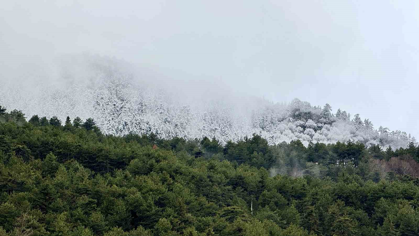 Karabük’te sürücüler karın tadını drift atarak çıkardı