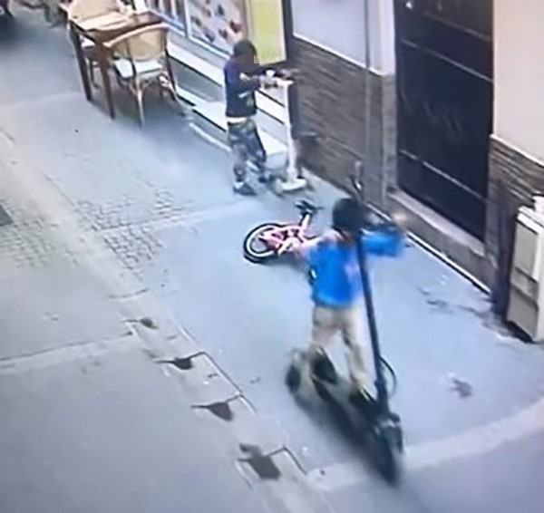 Boyundan büyük scooter’ı çaldılar