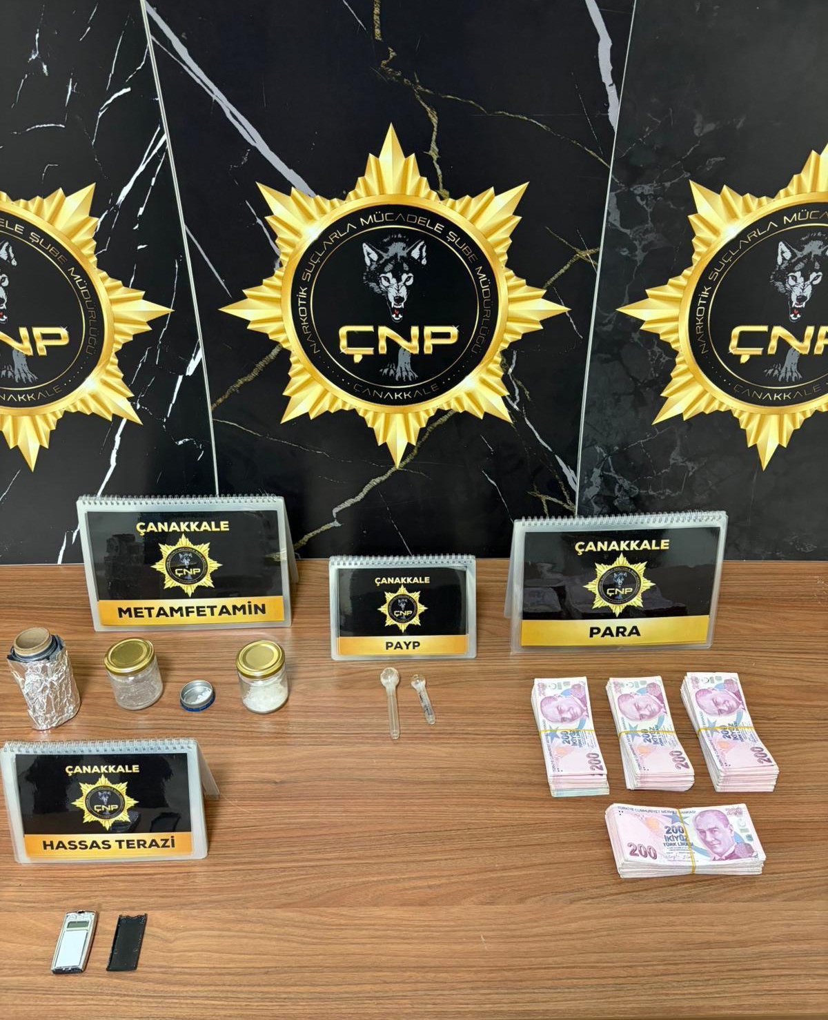 &Ccedil;anakkale&rsquo;de uyuşturucu operasyonu; 3 tutuklama
