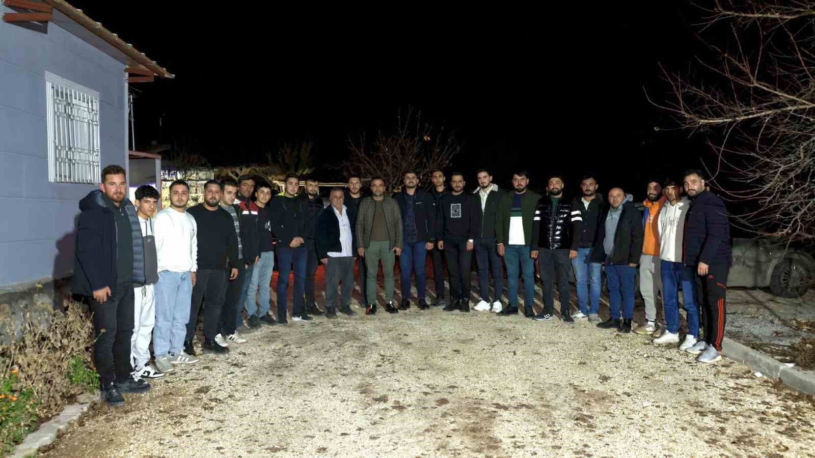 Ak&ccedil;adağ Belediye Başkanı Ulutaş gen&ccedil;lerle buluştu
