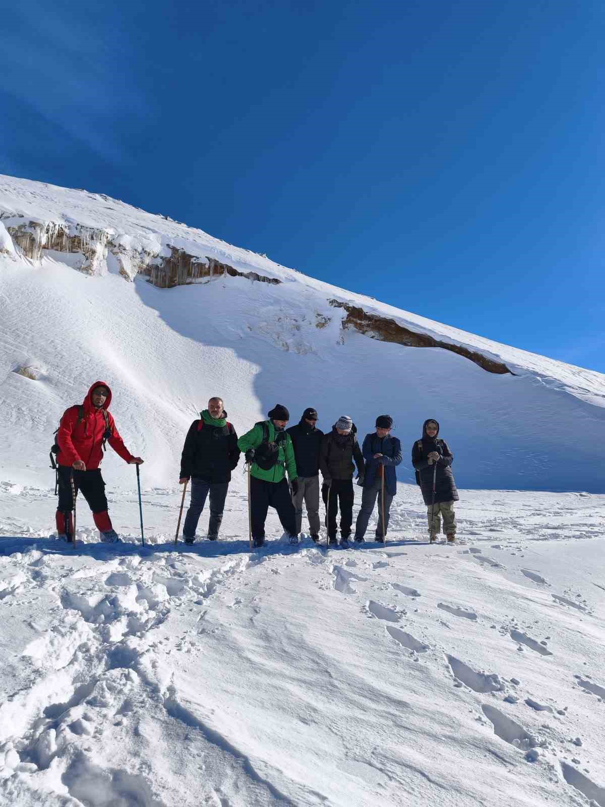 Harrut Yaylasına karlı yolda 4 saatlik tırmanış