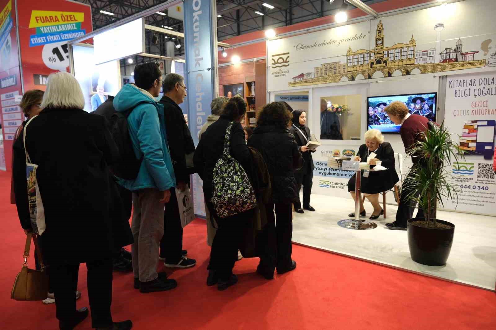 TÜYAP Kitap Fuarı’nda "Yazar Buluşmaları" yoğun ilgi görüyor