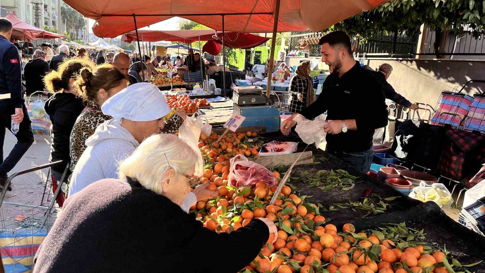 En ucuz meyve mandalina: Dalında 3, pazarda 5 lira
