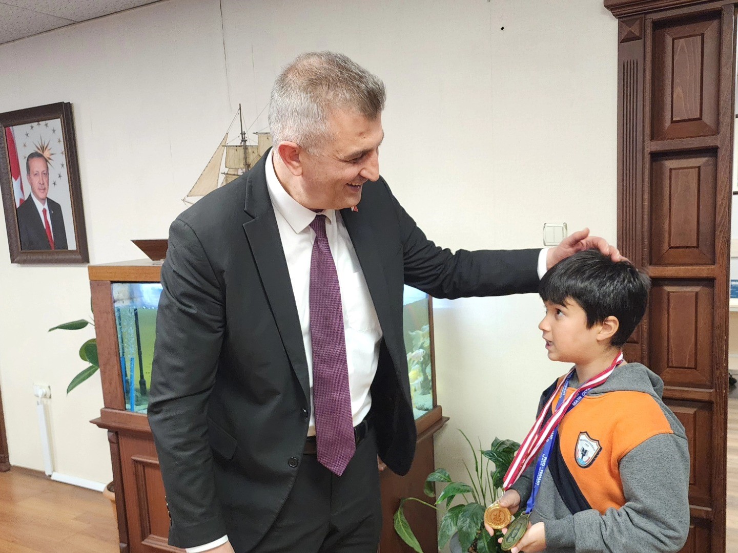 İlkokul öğrencisi, matematik olimpiyatlarında 3 altın madalya kazandı