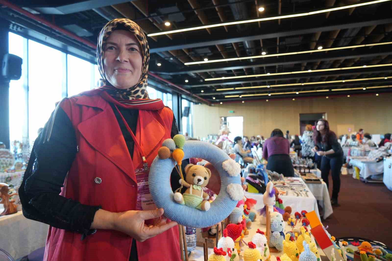 Yeğeninin alerjisi nedeniyle yaptığı küçük hediye, büyük bir emek hikayesine dönüştü