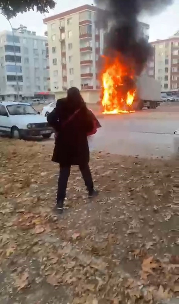 Şanlıurfa’da korku dolu tır yangını