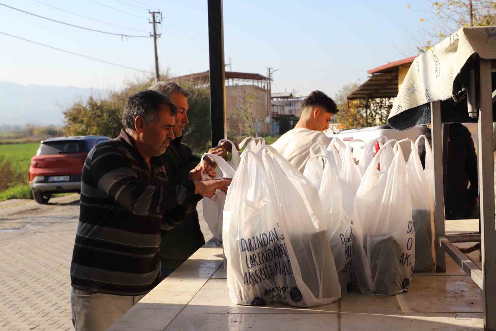 Nazilli Belediyesi’nin dağıttığı binlerce ağaç fidanı kısa sürede tükendi