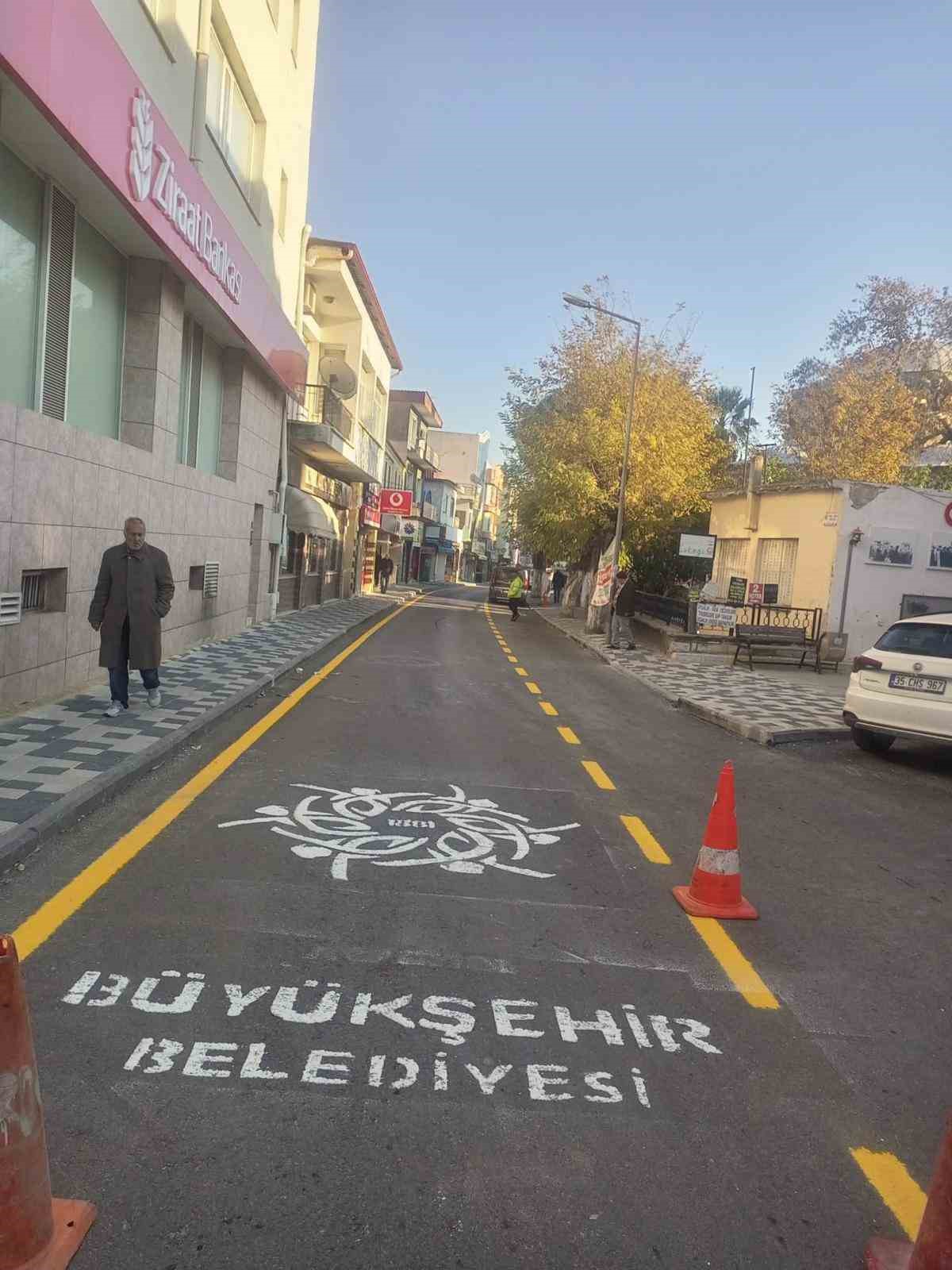 Aydın Büyükşehir Belediyesi yol yapım ve yenileme çalışmalarını sürdürüyor
