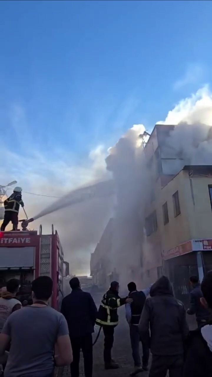Şanlıurfa’da halı yıkama atölyesinde yangın