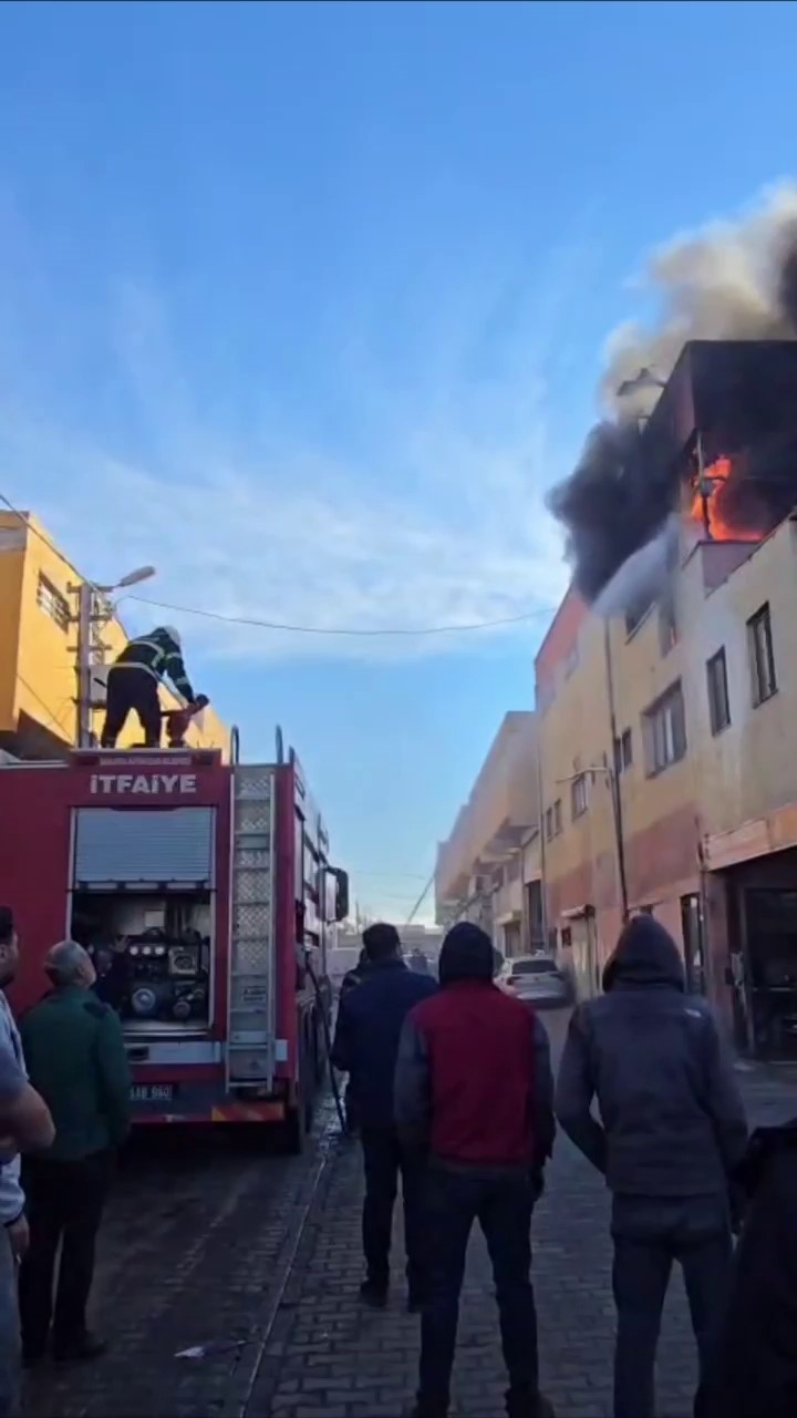Şanlıurfa’da halı yıkama atölyesinde yangın