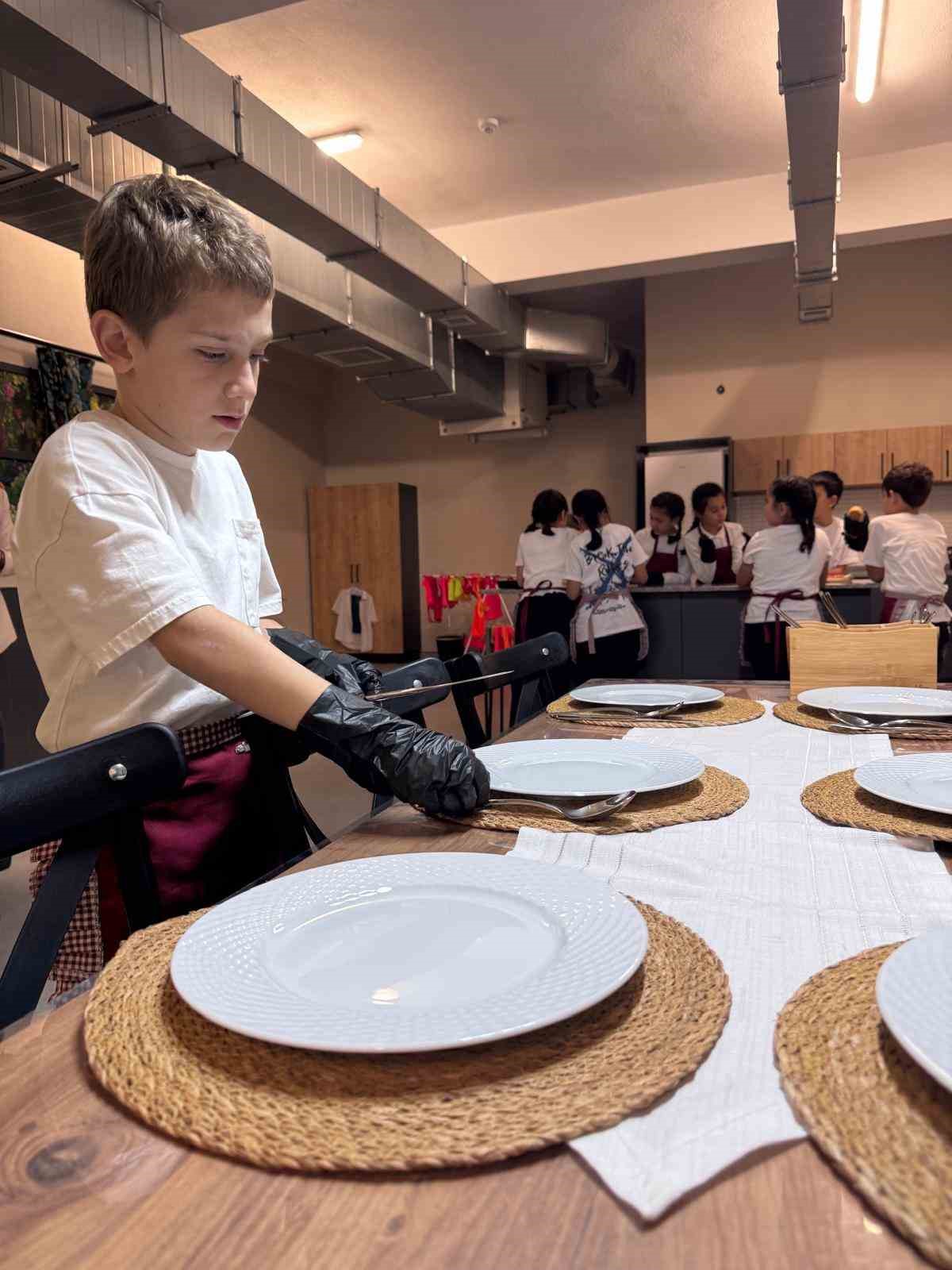 Kartepe’deki ilkokulda "Türkiye Yüzyılı Maarif Modeli" ile çok yönlü eğitim