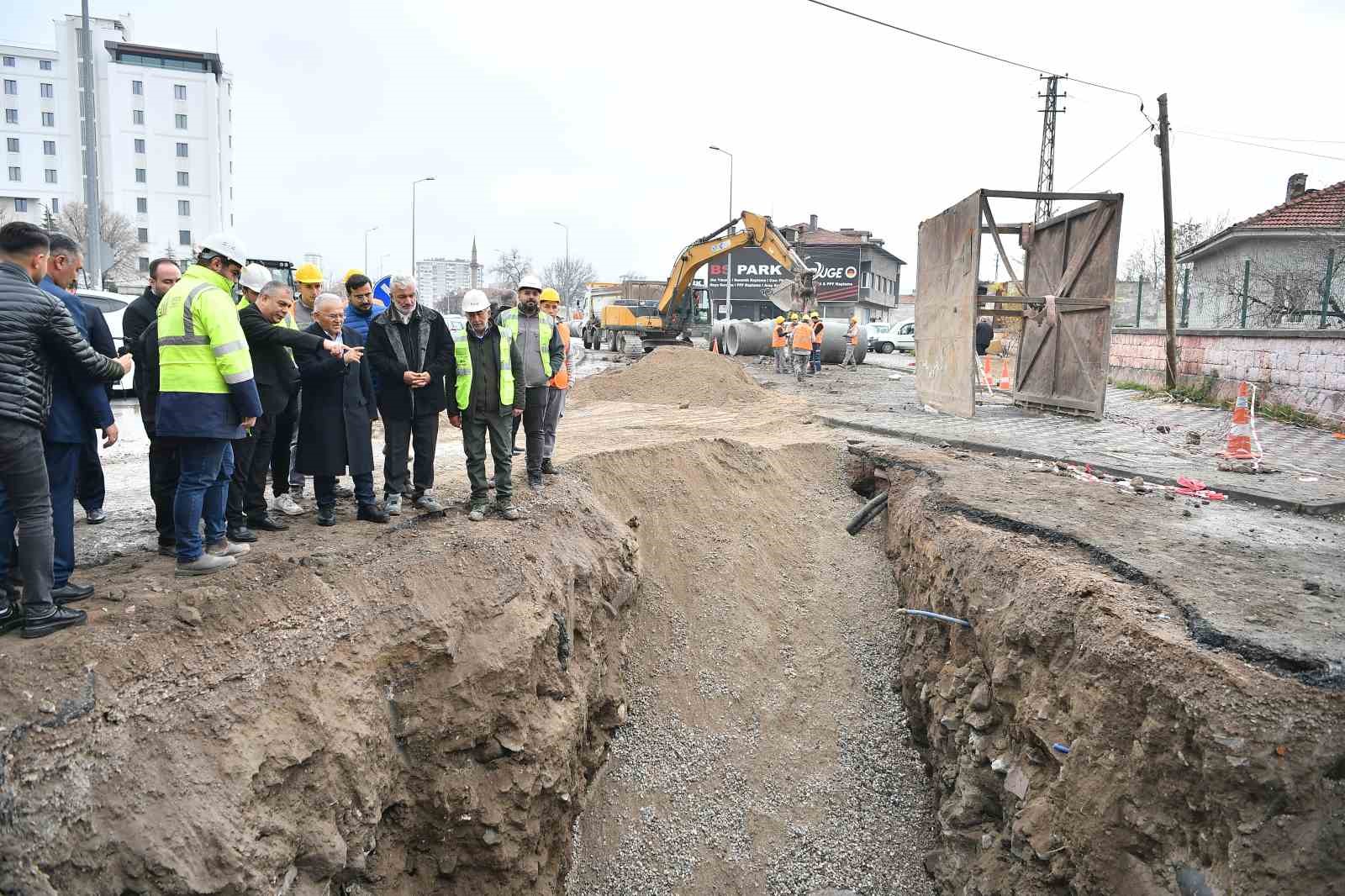 Başkan Büyükkılıç; Kartal Kavşağı altyapı çalışmalarını inceledi