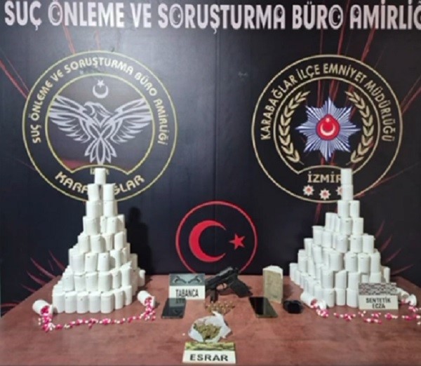 İzmir polisinden şok operasyonlar: Binlerce uyuşturucu hap ele geçirildi, aranan 329 şahıs yakalandı