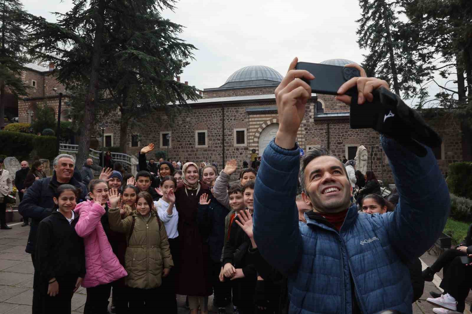 Aile ve Sosyal Hizmetler Bakanlığından çocukların dijital dünyadaki güvenliğini korumak adına 2 yeni çalışma
