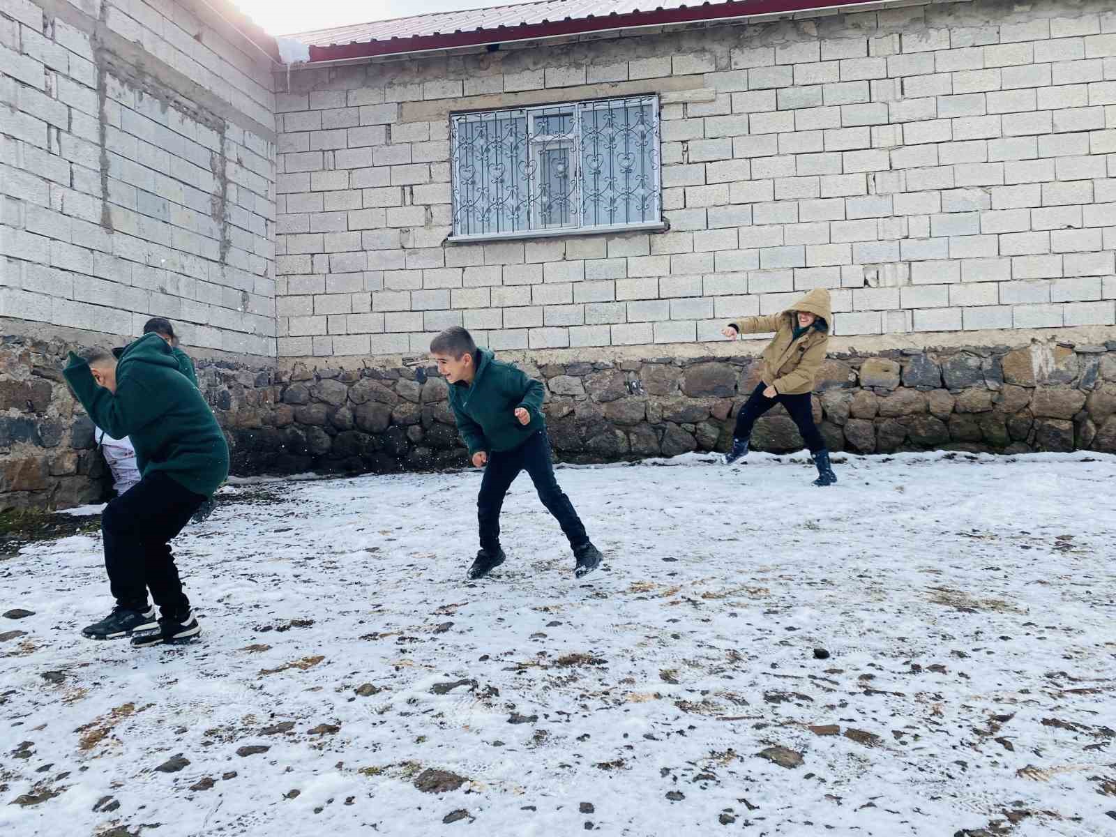 Ağrı’da çocuklar karın tadını çıkardı