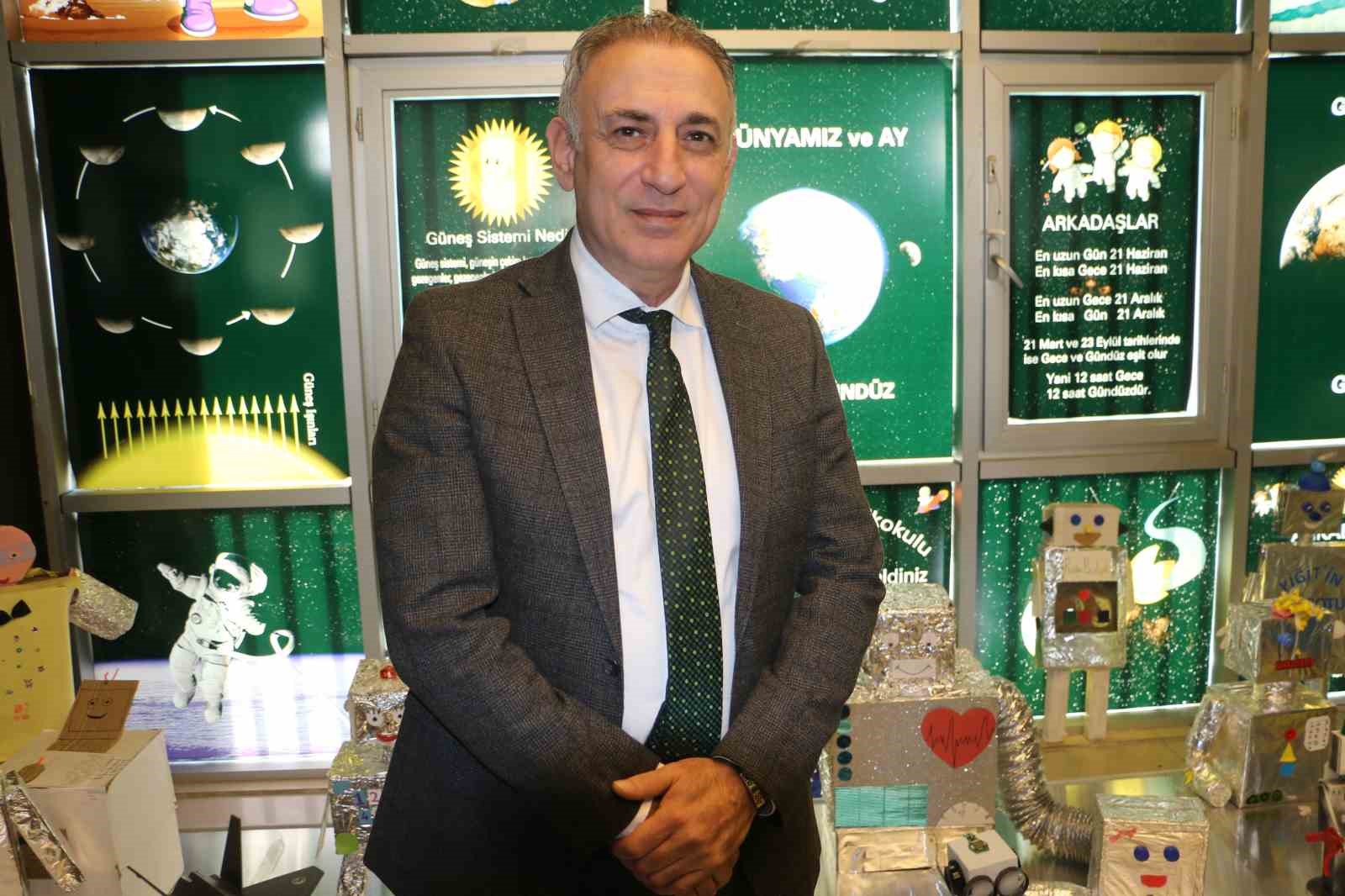 Diyarbakırlı öğrenciler atık malzemelerden robot yaptı