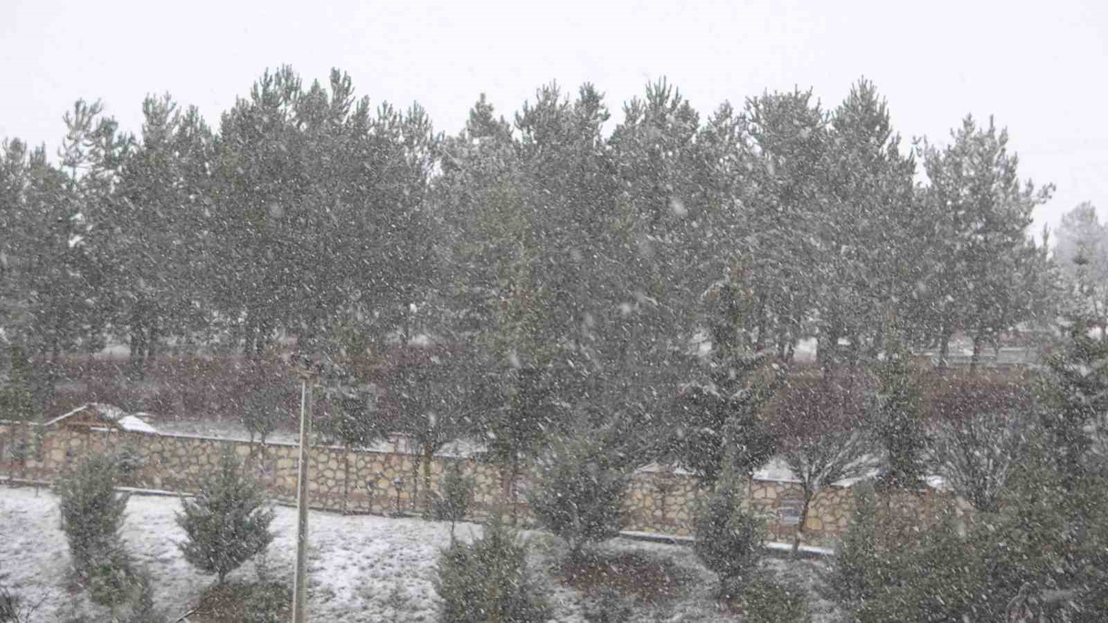 Kastamonu’da kar yağışı ilçeleri beyaza bürüdü