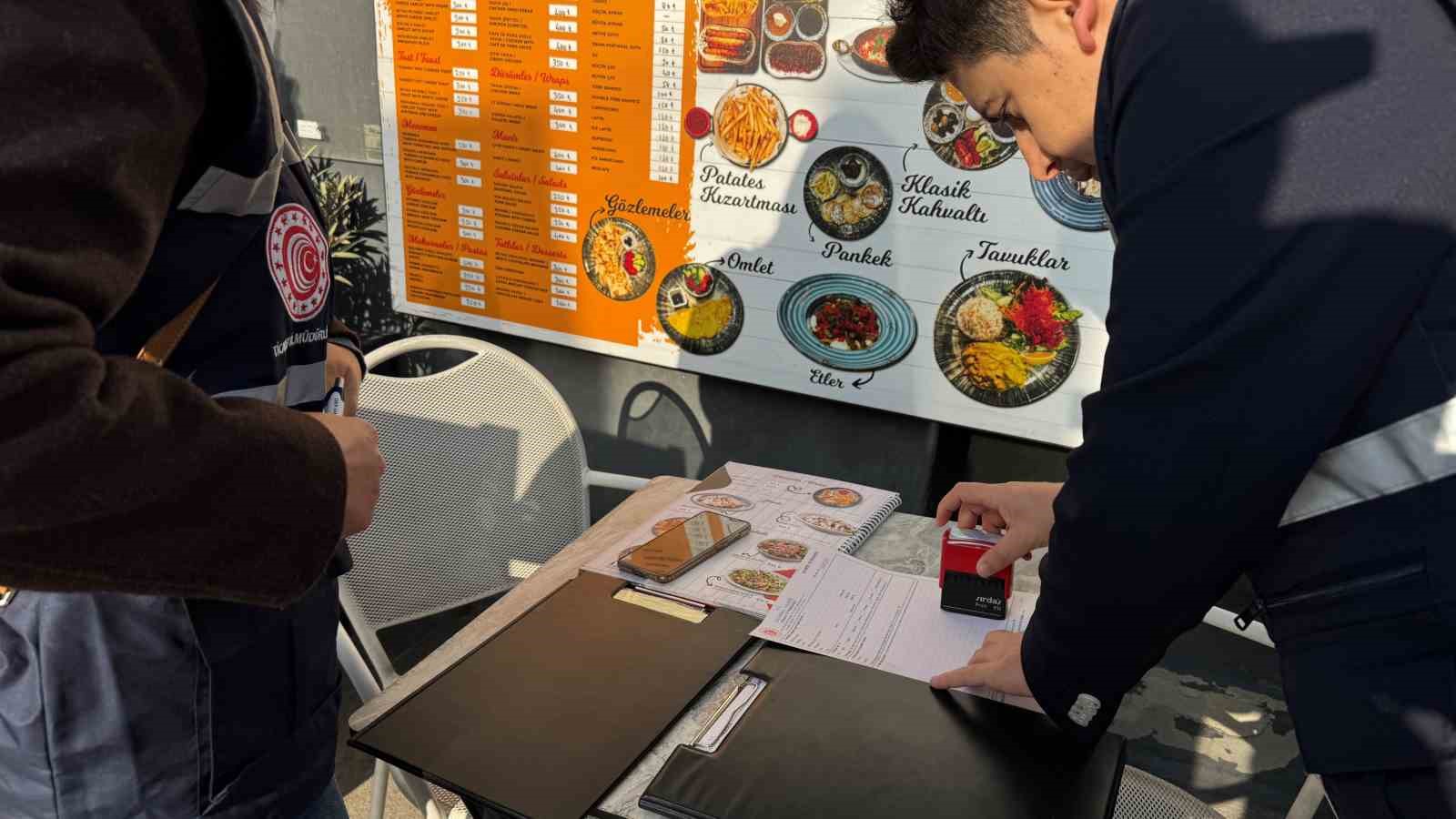 Yılbaşı öncesi İstanbul Caddesi’nde restoran ve kafelere "fahiş fiyat" denetimi