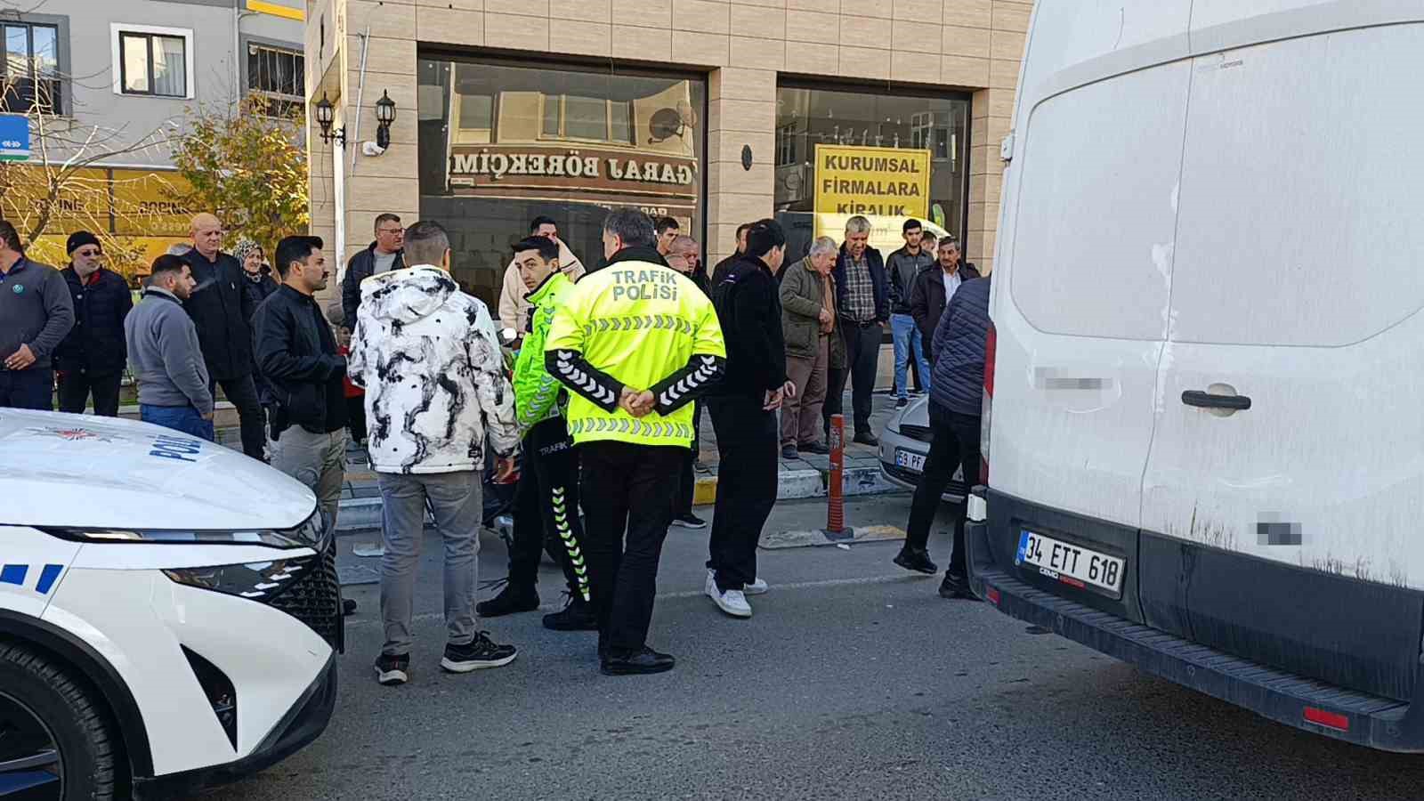 Motosikletten d&uuml;şen kurye yaralandı
