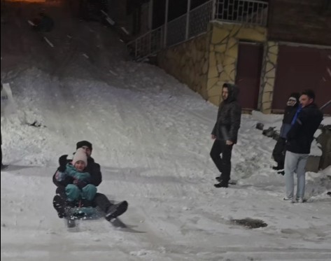 Giresun’da sahilde yağmur, yüksek kesimlerinde kar yağışı etkili oluyor