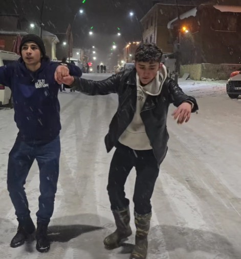 Giresun’da sahilde yağmur, yüksek kesimlerinde kar yağışı etkili oluyor