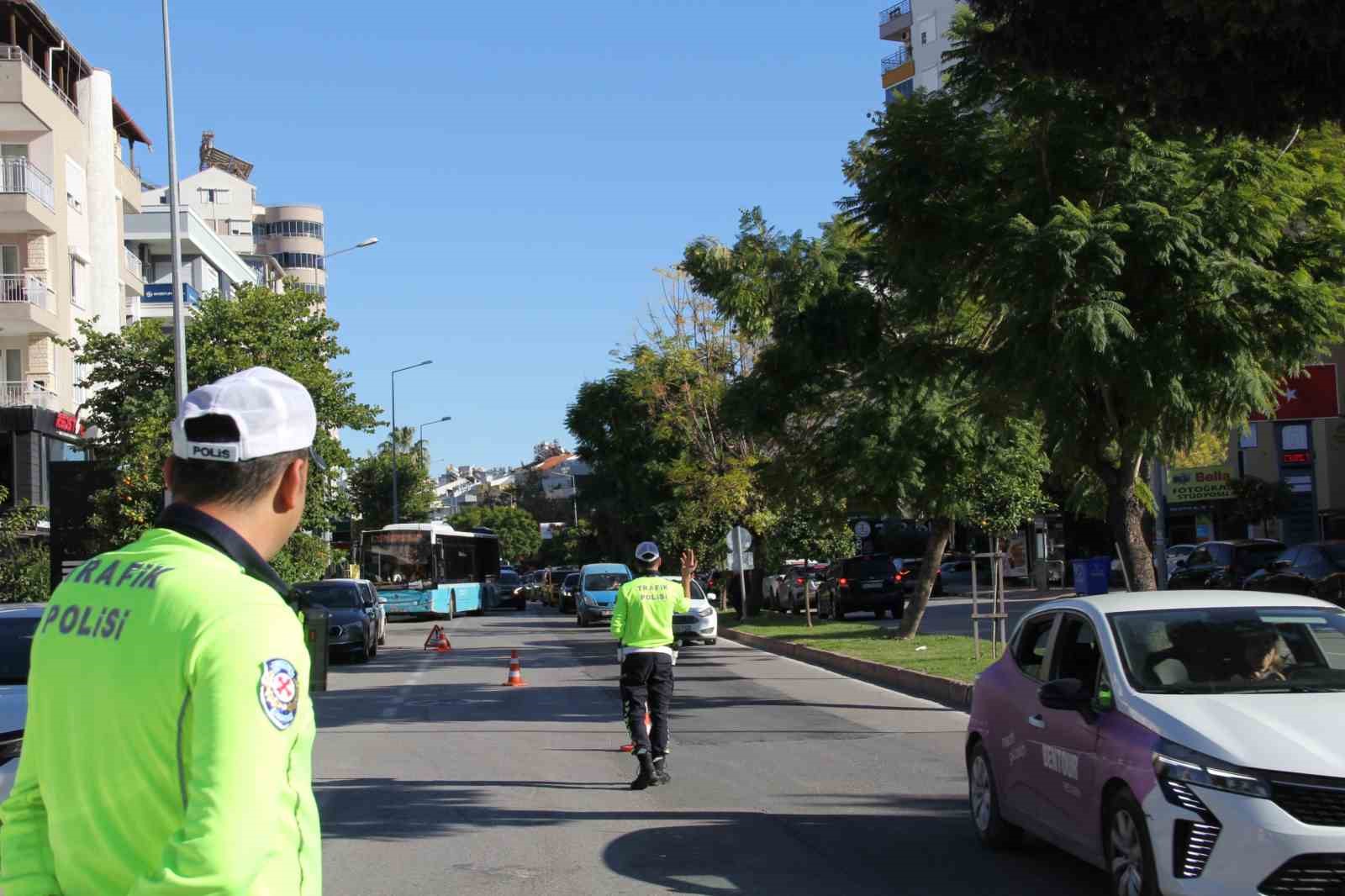 Antalya’da son 1 haftada 11 bin 553 araç ve sürücüne ceza kesildi