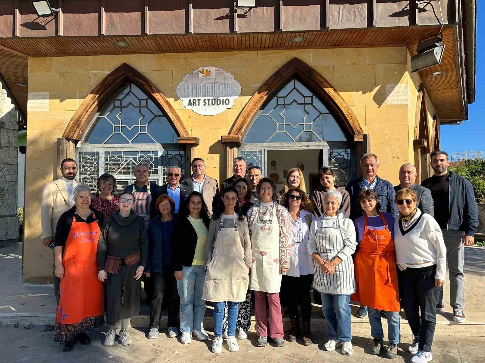 Başkan Topaloğlu: "Seramik sanatına gönül verenler ortaya çok güzel eserler çıkarıyor"