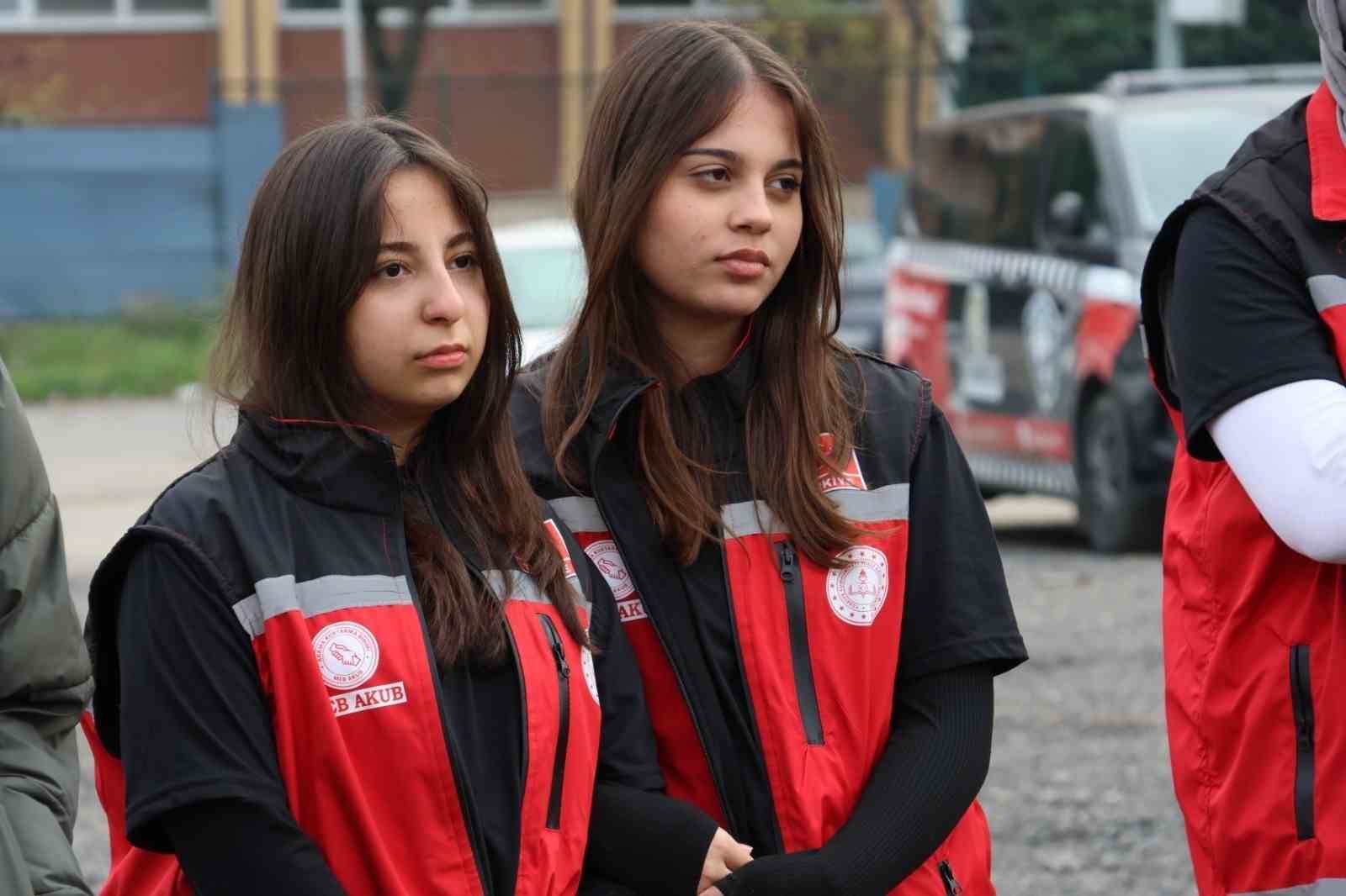 Ümraniye Belediyesi’nden liselerde arama kurtarma eğitimi