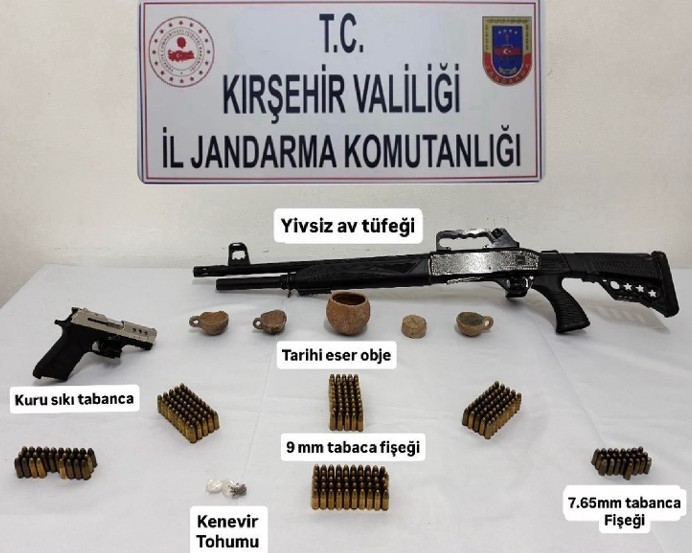 Kırşehir’de kaçakçılık operasyonu: silah, mühimmat ve tarihi eser ele geçirildi