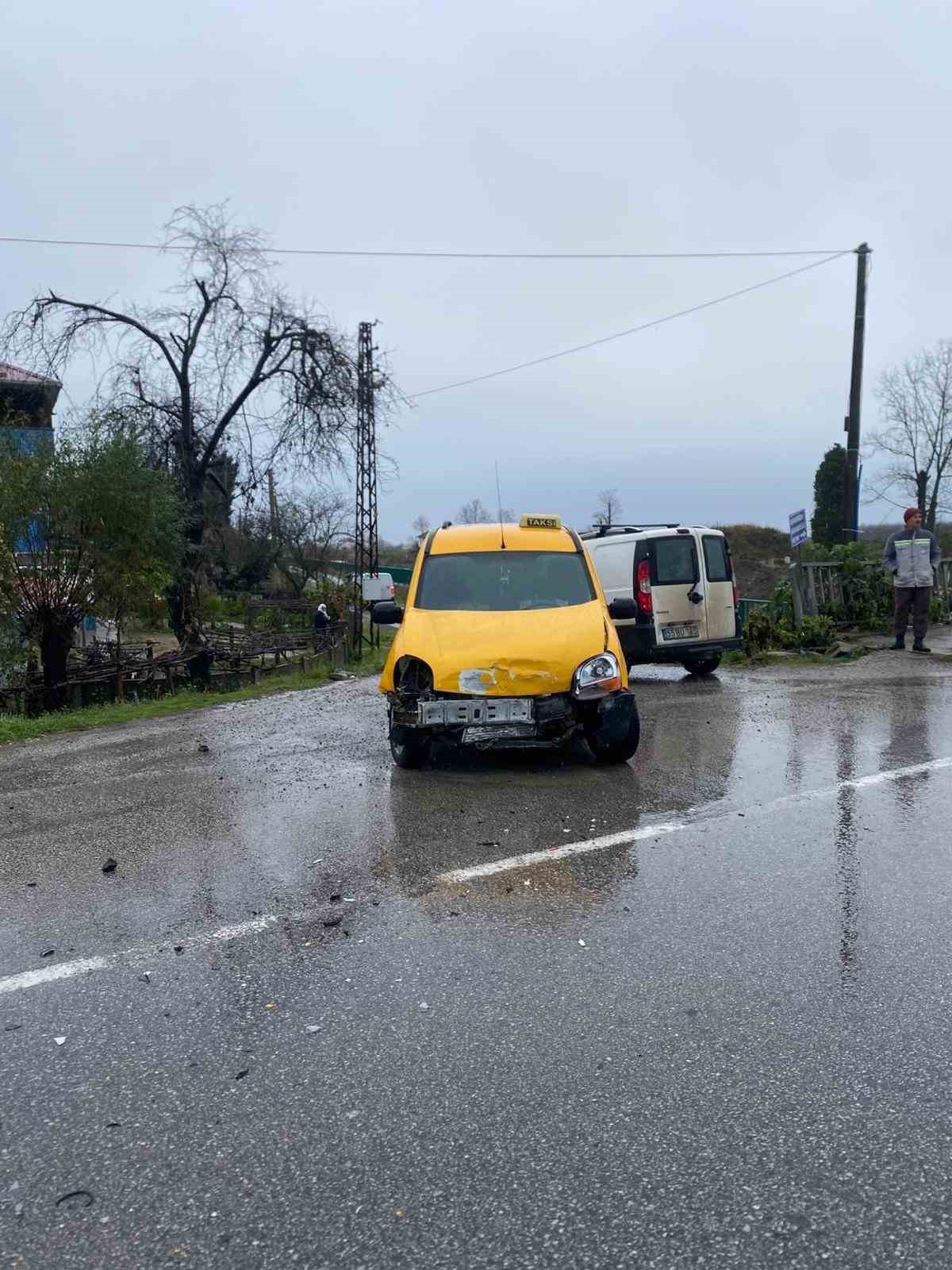 Samsun’da üç aracın karıştığı kaza: 6 yaralı