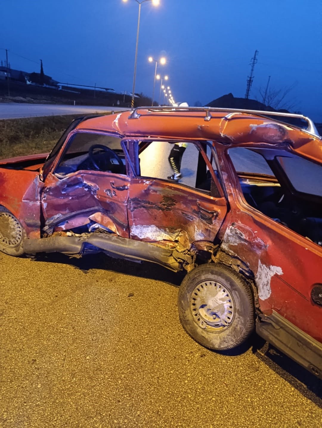 Sinop’ta servis minibüsü ile otomobil çarpıştı: 1 ölü, 10 yaralı