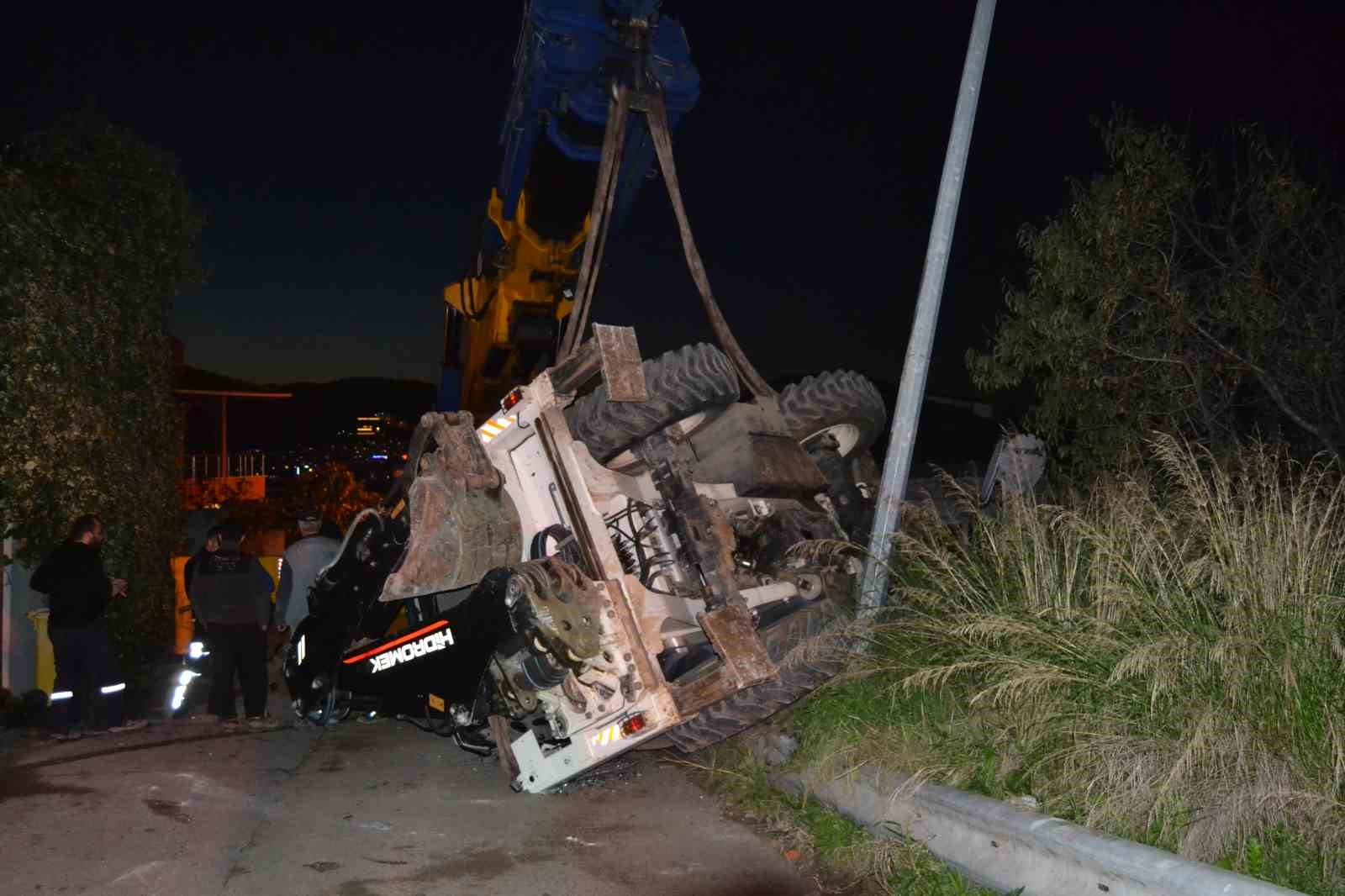 Bursa’da vinçten düşen iş makinesi paniğe neden oldu