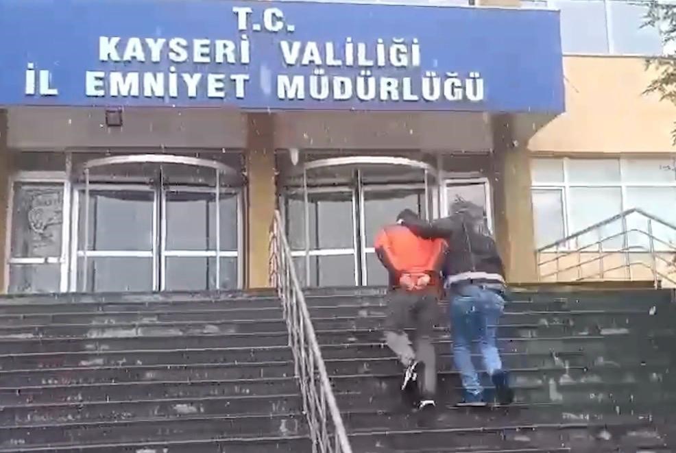 Kayseri’de kesinleşmiş hapis cezasıyla aranan 2 şahıs yakalandı