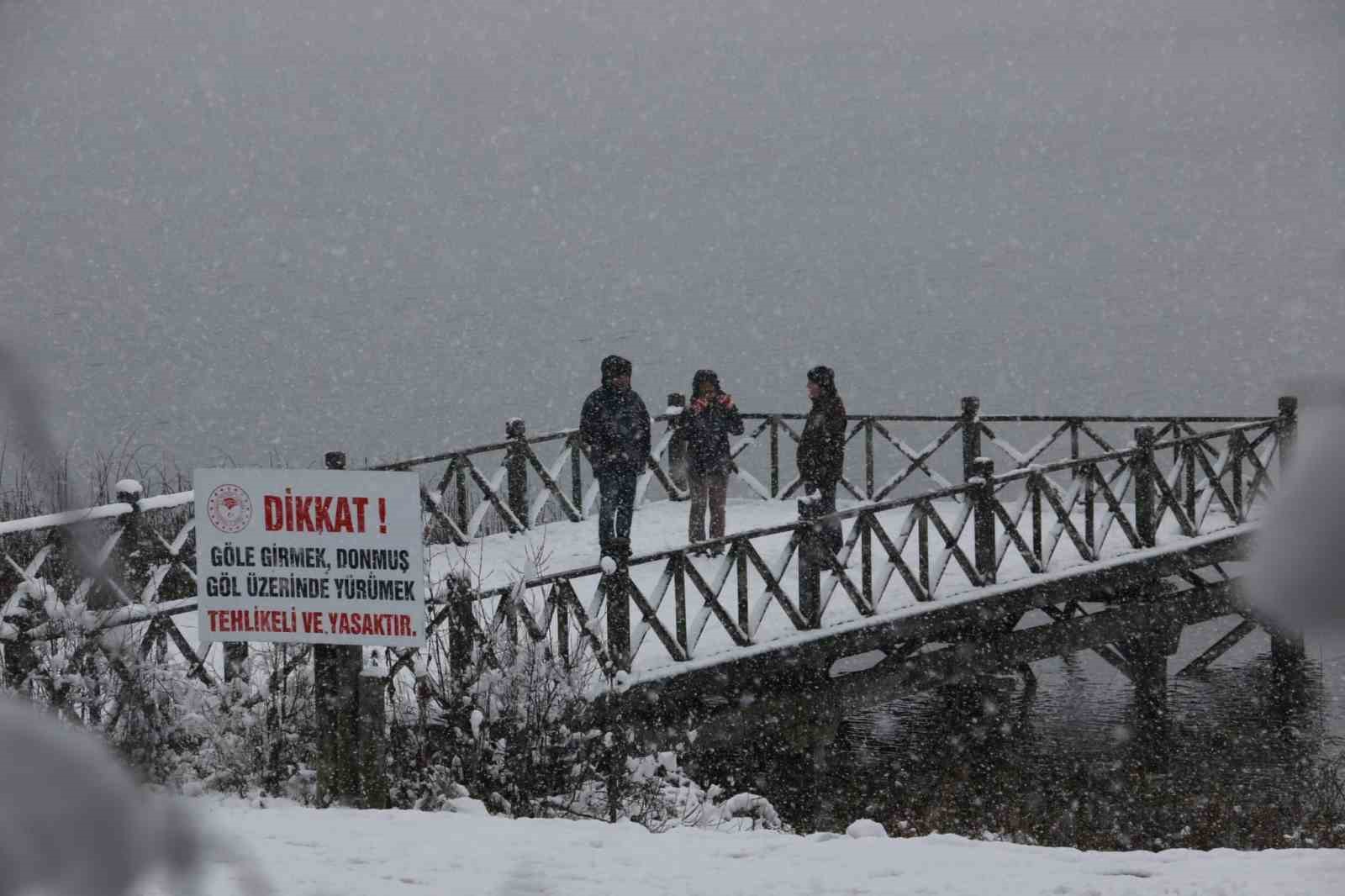 Abant Gölü Milli Parkı’nda kış güzelliği