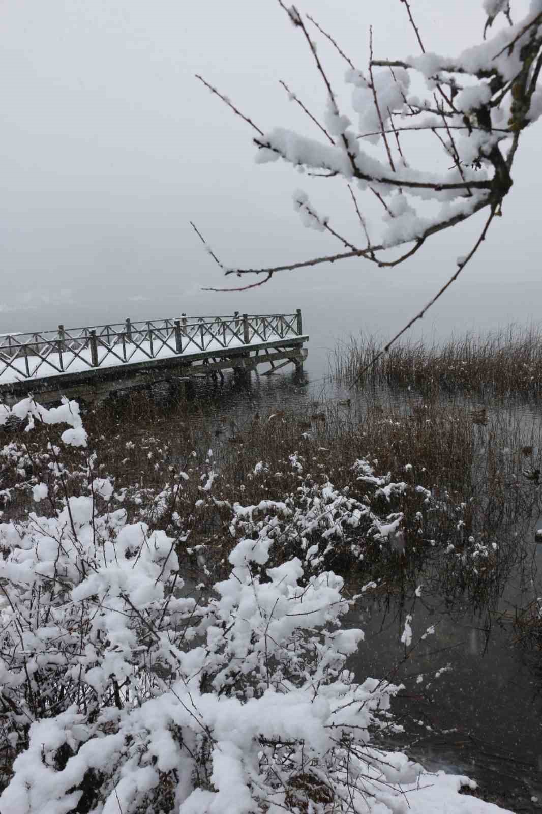 Abant G&ouml;l&uuml; Milli Parkı&rsquo;nda kış g&uuml;zelliği
