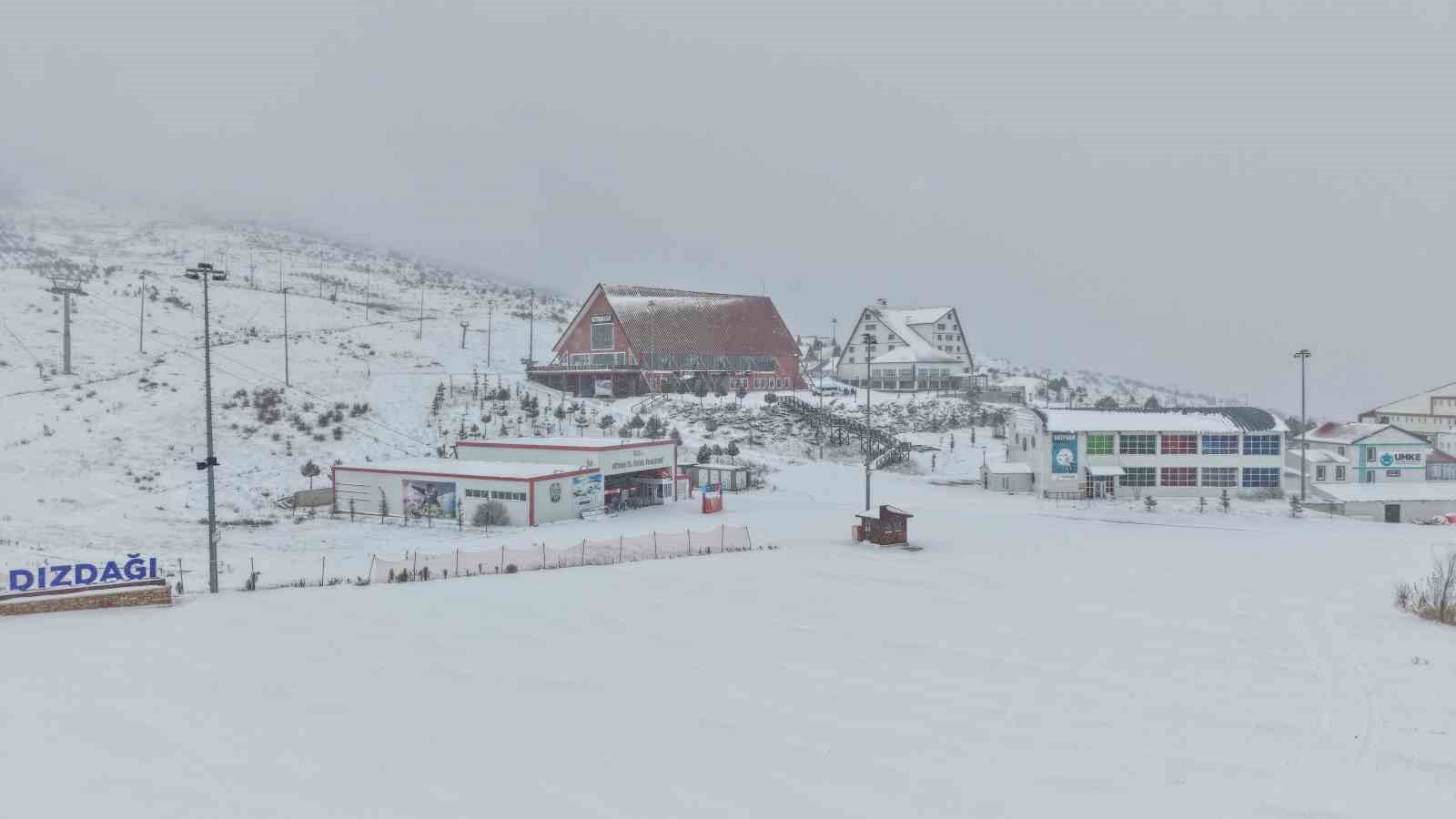 Türkiye’nin en ekonomik kayak tesisi beyaza büründü