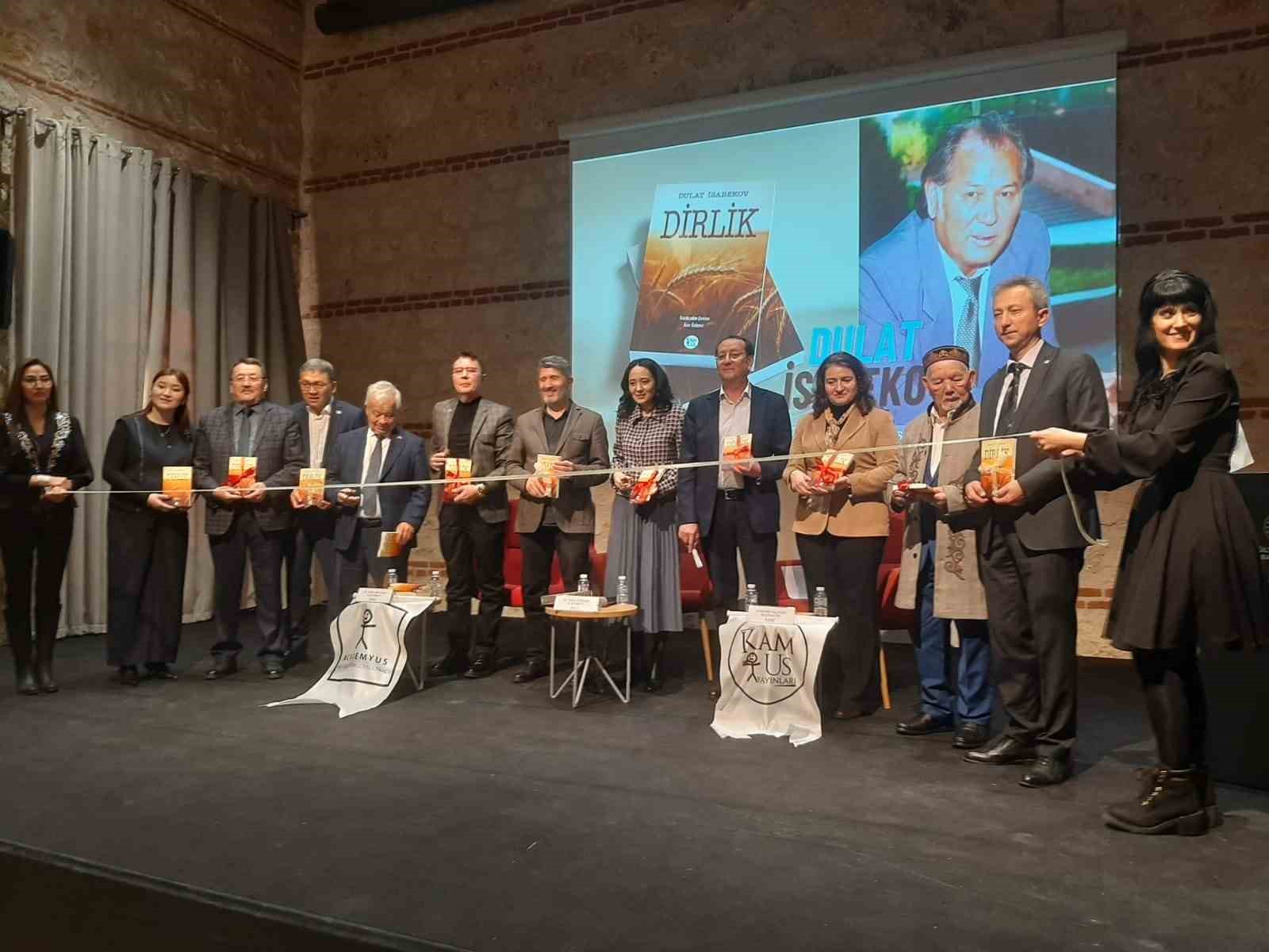 İstanbul&rsquo;da Kazak edebiyatı r&uuml;zgarı esti
