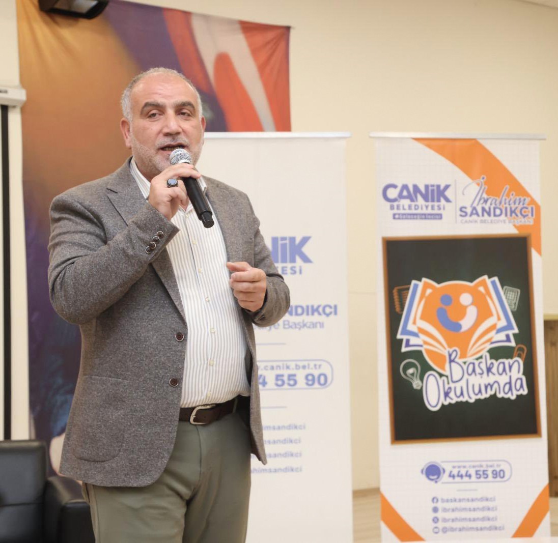 Başkan Sandıkçı: "Eğitimin her aşamasında öğrencilerin yanındayız"