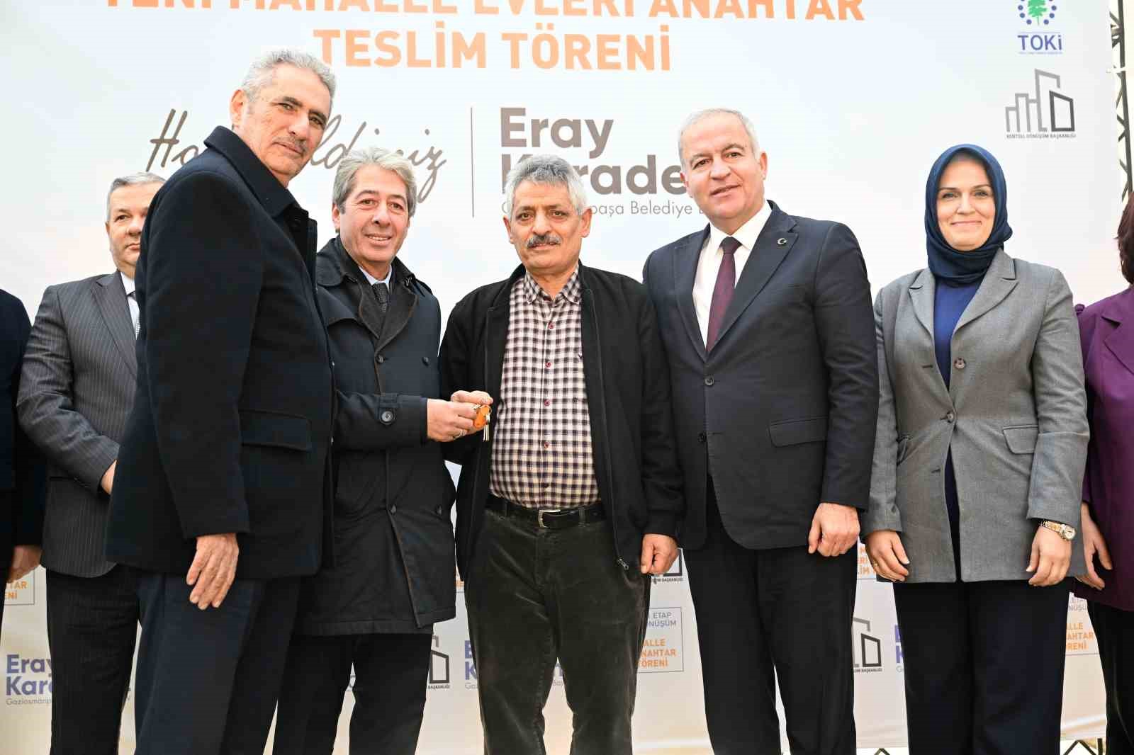 Gaziosmanpaşa’daki Yeni Mahalle Evleri Konutları sahiplerine teslim edildi