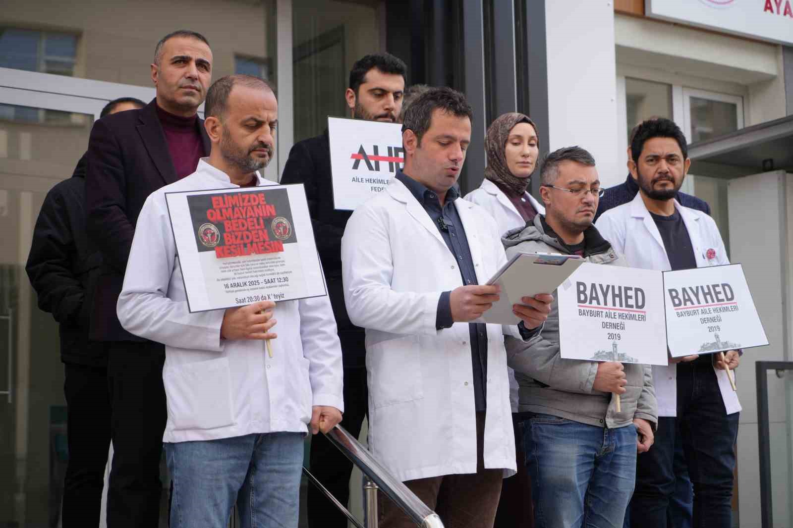 Bayburt&rsquo;ta aile hekimlerinden &uuml;cret kesintilerine ve iş y&uuml;k&uuml;ne tepki
