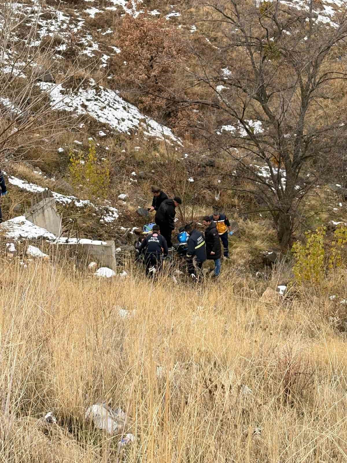 Yozgat&rsquo;ta motosikletli s&uuml;r&uuml;c&uuml; şarampole yuvarlandı
